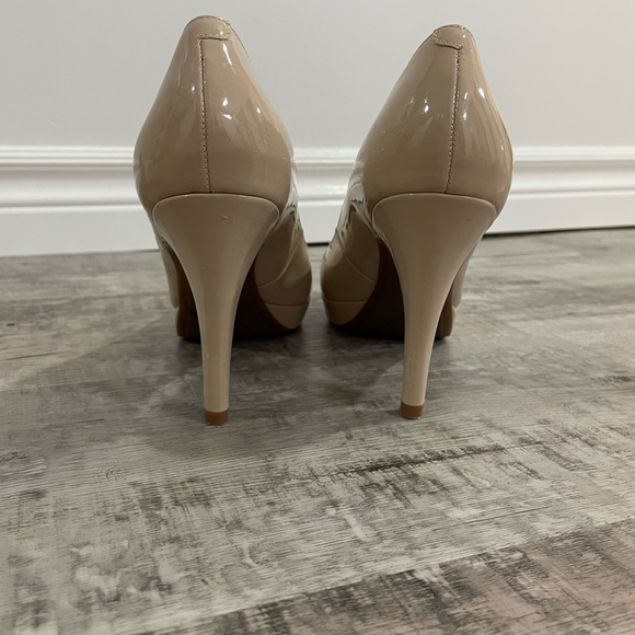 Marc Fisher round toe patent pumps - Picture 2 of 7